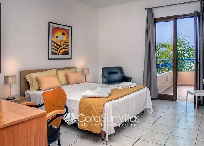 Exceptional Large Villa, Free Heated Pool 1 Nov - 15 Jan, Privacy,prime Location