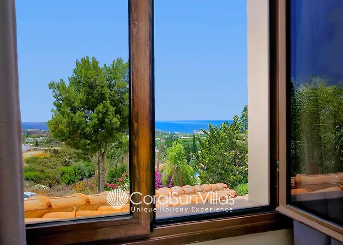 Exceptional Large Villa, Free Heated Pool 1 Nov - 15 Jan, Privacy,prime Location Villa *