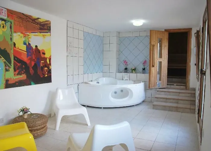 Villa Exceptional Large Villa, Free Heated Pool 1 Nov - 15 Jan, Privacy,prime Location