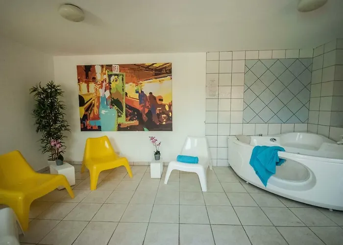 Villa Exceptional Large Villa, Free Heated Pool 1 Nov - 15 Jan, Privacy,prime Location